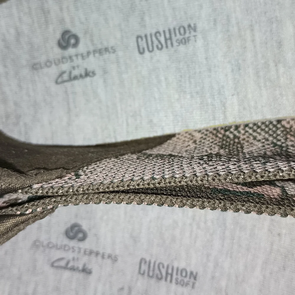 Cloudsteppers by Clarks Carly Hope Camouflage‎ Flats with Bow 8M